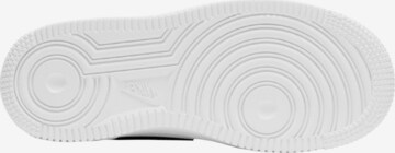 Sneaker de la Nike Sportswear pe alb