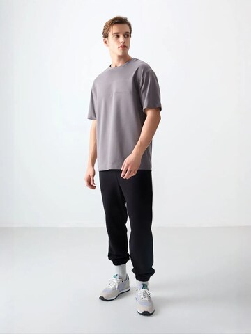 T-Shirt Tommy Life en gris