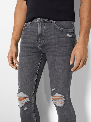 Skinny Jeans de la Bershka pe gri
