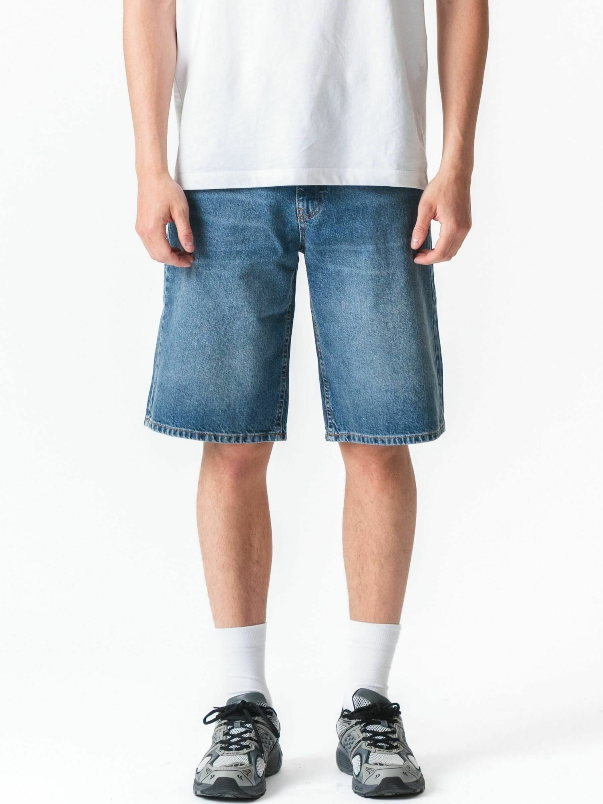 Pantalon ' Denim shorts ' TEESHOPPEN en bleu : devant
