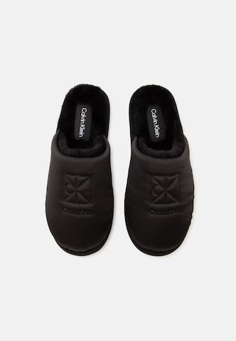 Calvin Klein Домашни пантофи в черно