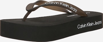 Tongs Calvin Klein Jeans en noir : devant