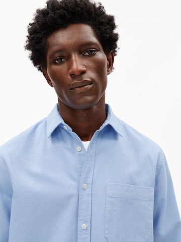 Fit confort Chemise ARMEDANGELS en bleu