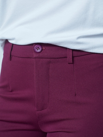 SISTERS POINT Regular Pants 'NEW GEORGE-7' in Red
