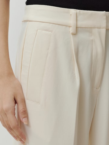 EDITED - Loosefit Pantalón plisado 'Mako' en beige