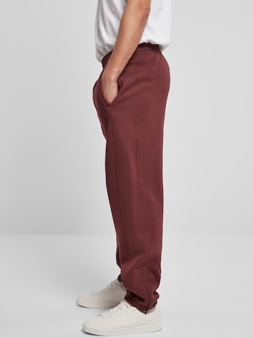 Urban Classics - Tapered Calças em vermelho