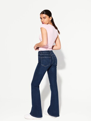 évasé Jean Bershka en bleu