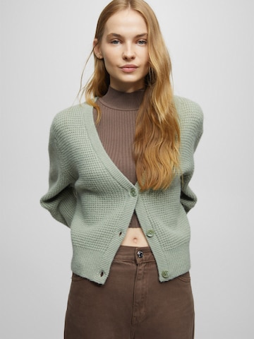 Pull&Bear Knit Cardigan in Green: front