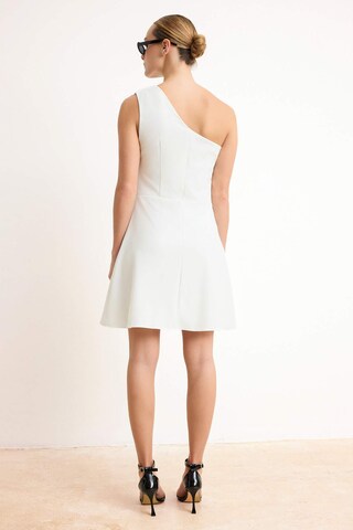 Trendyol - Vestido em branco