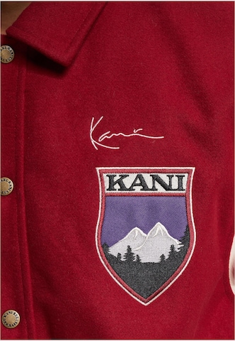 Karl Kani Välikausitakki 'Chest Signature' värissä punainen
