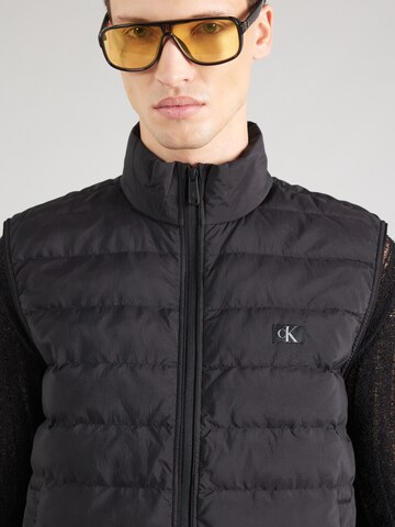 Calvin Klein Jeans - Chaleco en negro