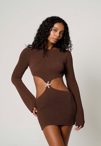 Moda Minx Strandkleid 'Scrunch Starfish' in Braun: Vorderseite