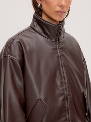 EDITED - Chaqueta de invierno 'Paisley' en marrón