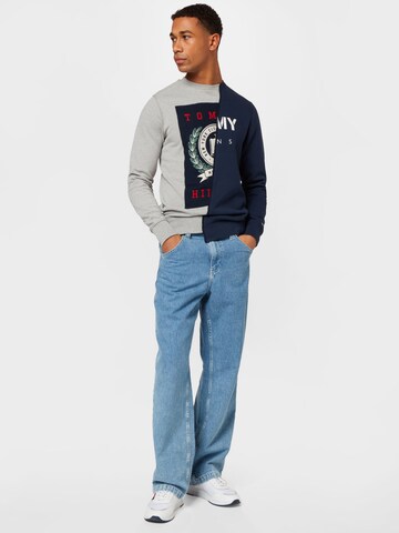 Sweat-shirt Tommy Jeans en gris