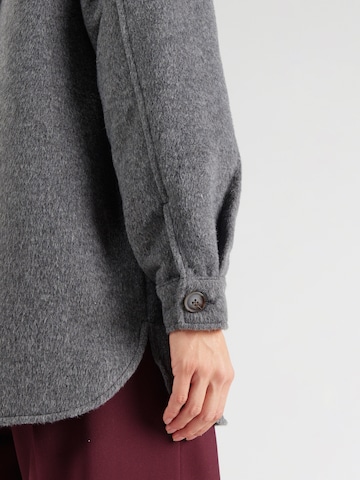 PIECES Between-Season Jacket 'PCSAGA' in Grey