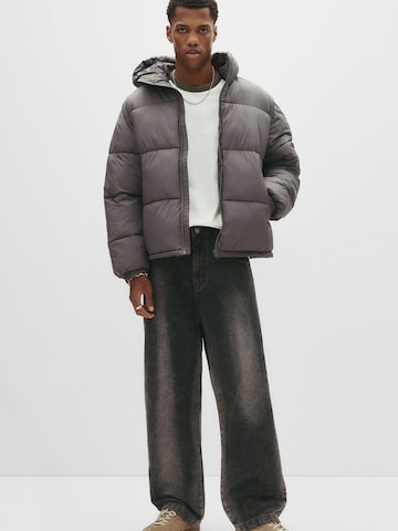 Pull&Bear Välikausitakki värissä harmaa