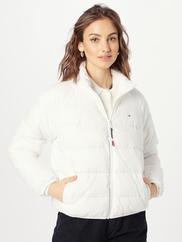 Tommy Jeans Zimná bunda - Biela: predná strana