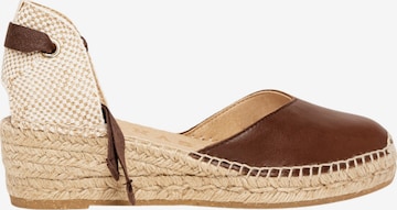 Alhamas Slingback Pumps 'Alpargata' in Brown: front