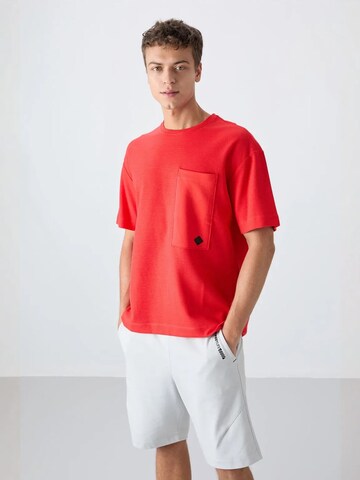 Tommy Life T-Shirts in Rot: Vorderseite