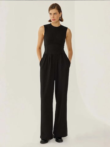 Hiccup Jumpsuit in Zwart: voorkant