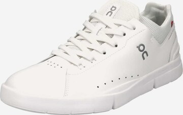 Sneaker bassa 'THE ROGER Advantage' di On in bianco: frontale