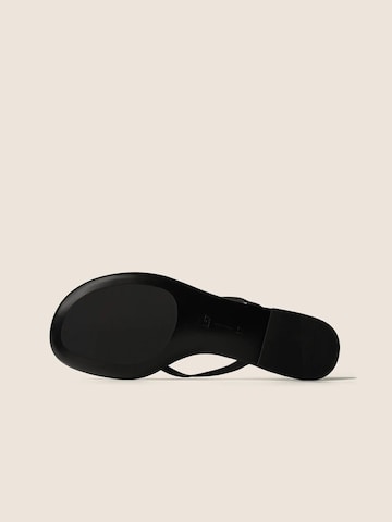 L37 HANDMADE SHOES Teenslipper 'WRITTEN IN THE SAND' in Zwart