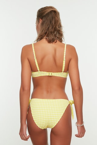 Bas de bikini 'TBESS22BA0074' Trendyol en jaune