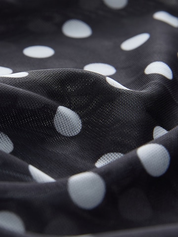 Next Pluus, värv must