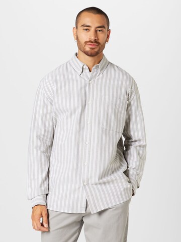 TOPMAN Comfort Fit Skjorta i grå: framsida