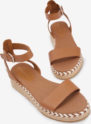 TOMMY HILFIGER Sandalen met riem in Bruin