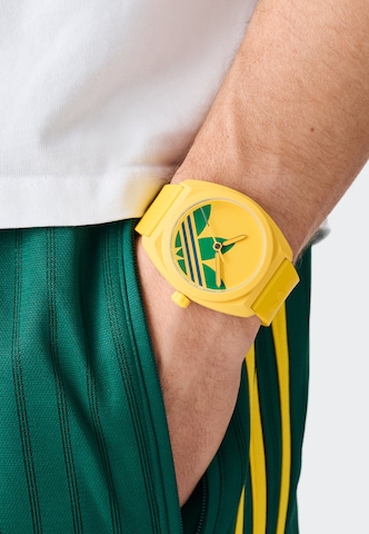 Montre à affichage analogique 'PROJECT THREE' ADIDAS ORIGINALS en jaune : devant