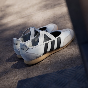 ADIDAS SPORTSWEAR - Sapatilhas baixas 'Barreda' em branco