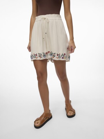 VERO MODA Regular Trousers 'Sina' in White