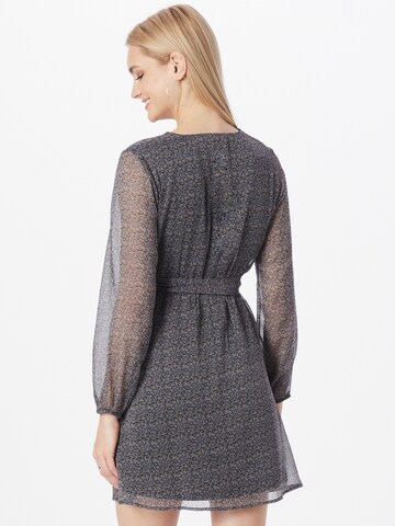 Robe 'Taria' ABOUT YOU en gris