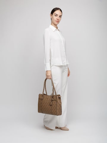 GUESS Schultertasche 'Leona'‌‌‌‌ in Braun