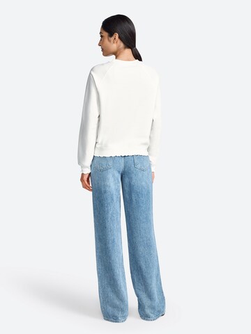 Rich & Royal Sweatshirt i vit