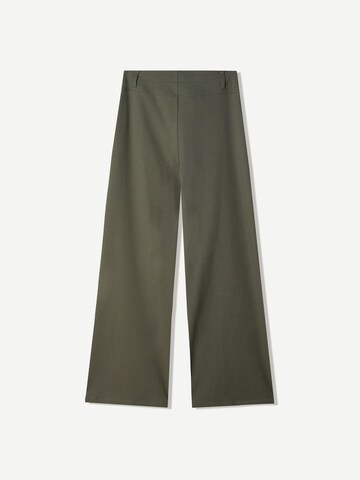 Wide leg Pantaloni cu dungă de la Bershka pe verde