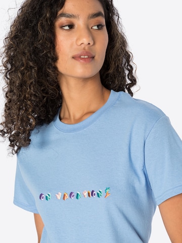 On Vacation Club T-Shirt in Blau