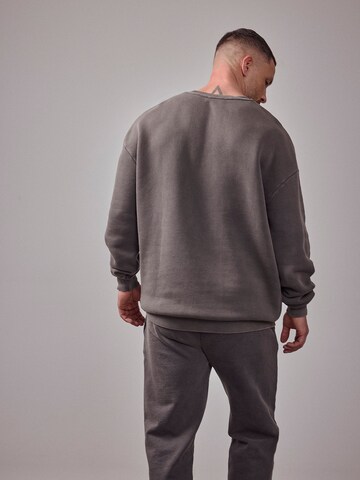 DAN FOX APPAREL Sweatshirt 'The Essential' in Grijs