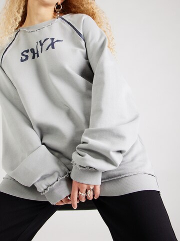 Sweat-shirt 'Dean' SHYX en gris