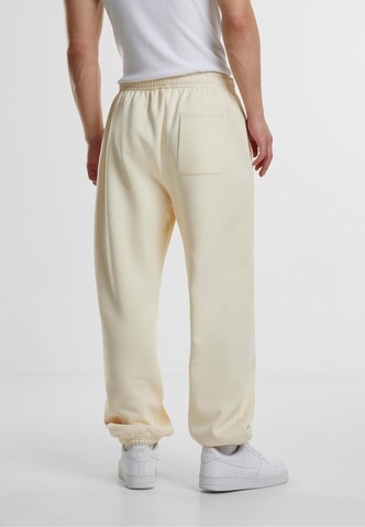 Tapered Pantaloni di Urban Classics in beige