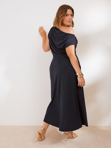 Rochie de la Friends Like These pe albastru