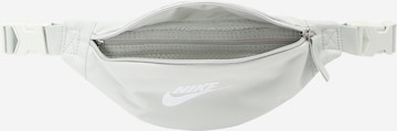 Nike Sportswear Vyölaukku värissä harmaa