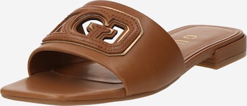 GUESS Klapki 'Tarisha' w kolorze brązowy: przód