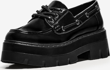 Bershka Buty sznurowane 'NAUTICO CHUNKY' w kolorze czarny: przód