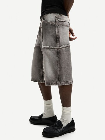 BershkaLoosefit Traperice - siva boja