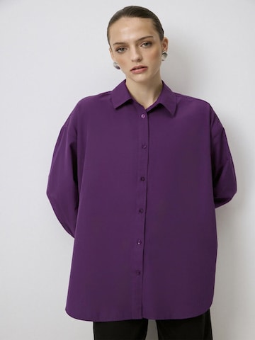Touche Prive Shirt in Purple: front