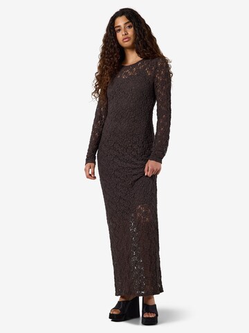 Robe 'NMMiriam' Noisy may en marron