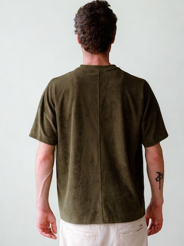 Seek 'n Hide Shirt 'Oversized Towel Tee' in Green