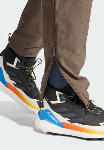 Regular Pantalon outdoor 'Xperior Utilitas' ADIDAS TERREX en vert